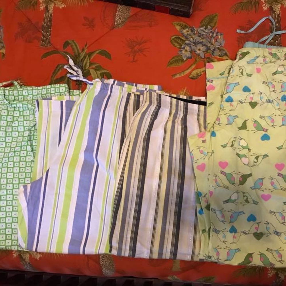 Ladies Old Navy Pajama Bottoms, Size M, 4 pairs